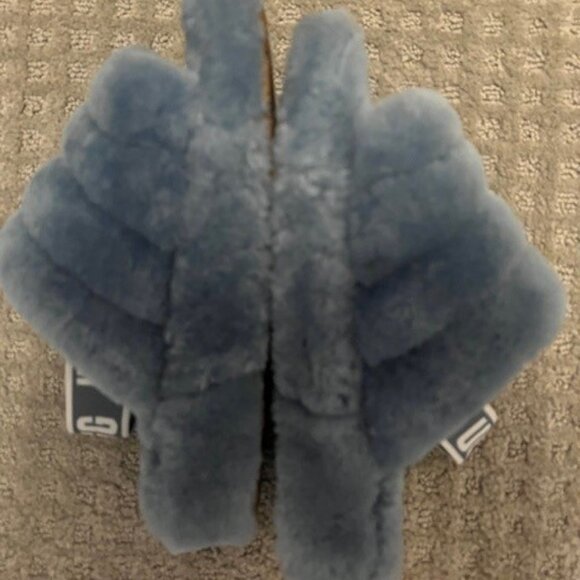 Women’s UGG fluff yeah slide - Picture 2 of 3